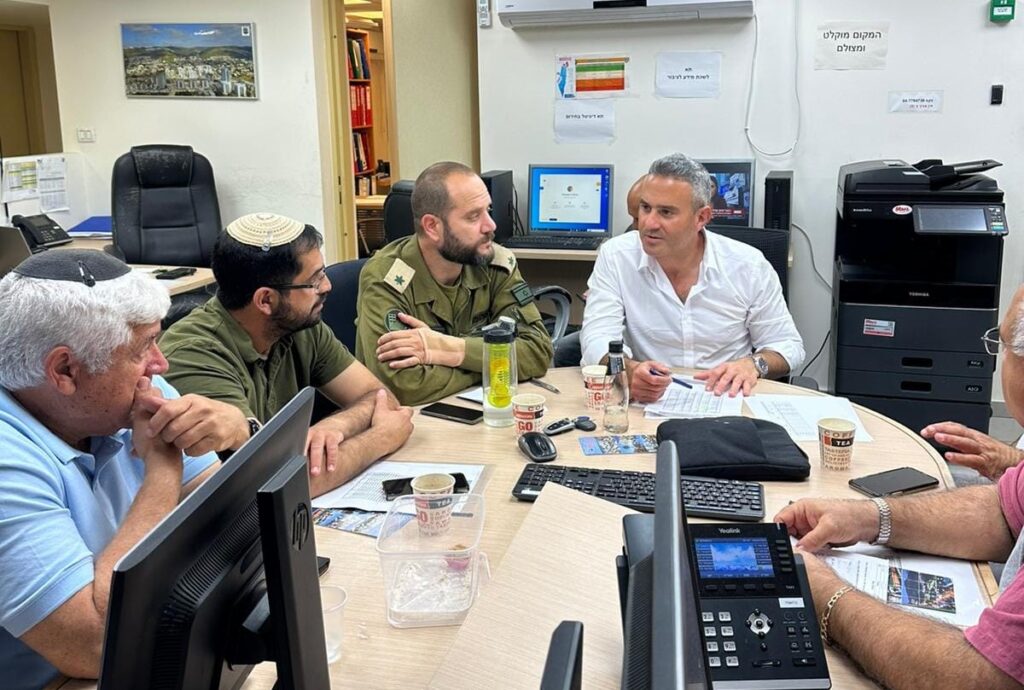 ראש העיר דודו כהן ובכיריה בהערכת מצב