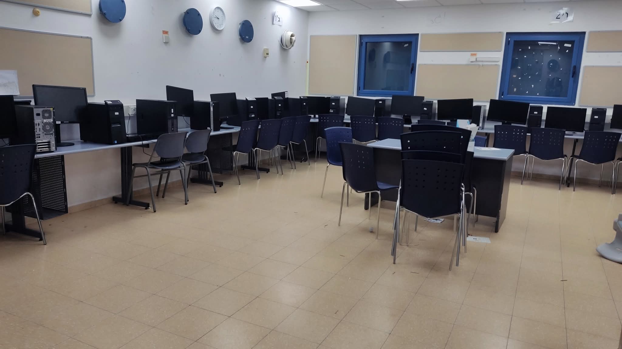 שחר של יום חדש: 18 מחשבים נתרמו לבית הספר היסודי "זבולון המר" בטירת כרמל 